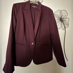 Women’s burgundy blazer| size 14
